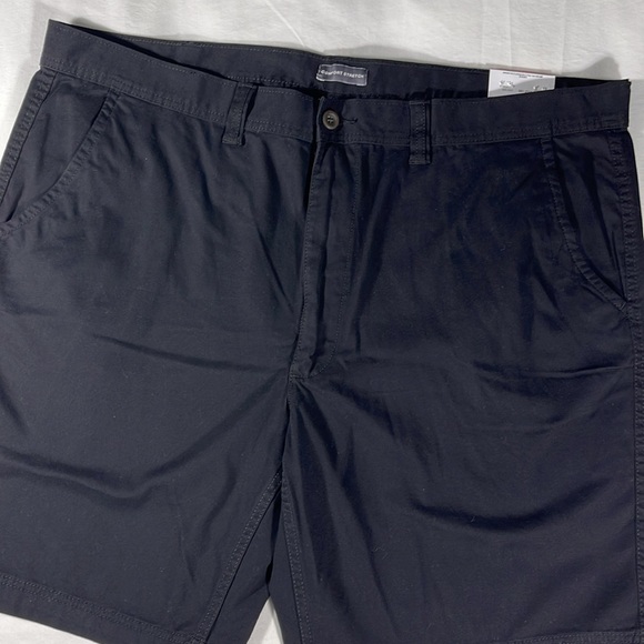 St. John's Bay mens black Flat Front Short 10" inseam chino shorts - size 44 - Picture 1 of 12